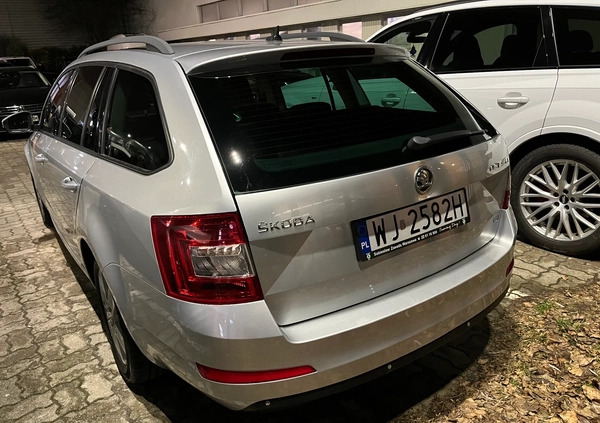 Skoda Octavia cena 35000 przebieg: 234000, rok produkcji 2015 z Warszawa małe 326